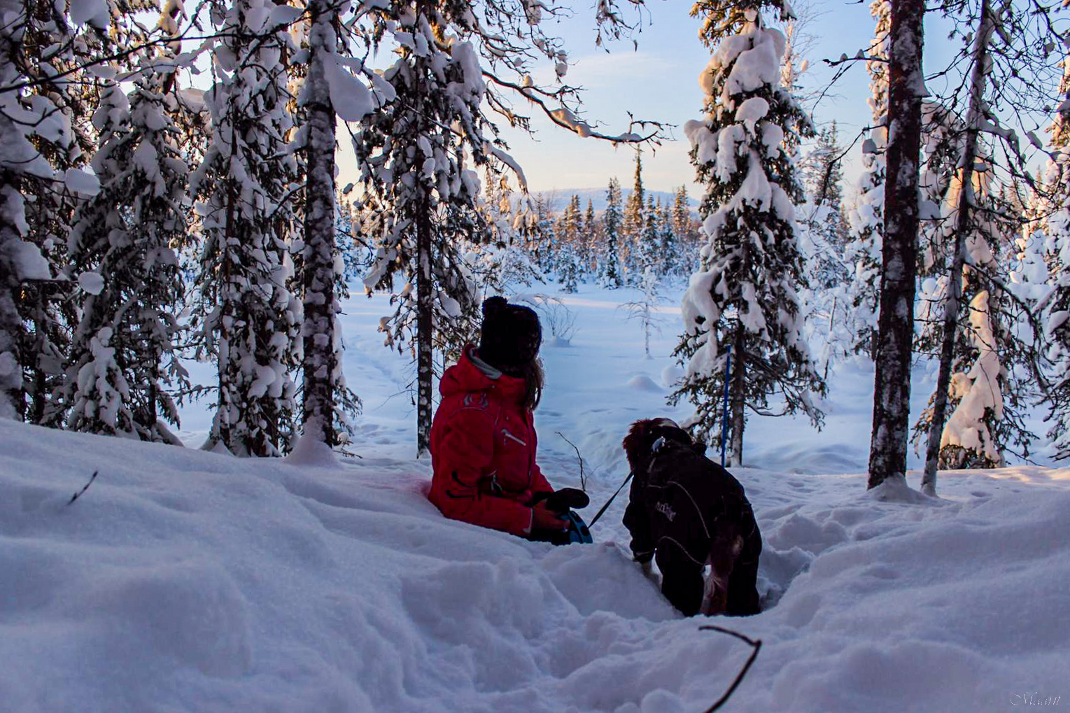 Myös meistä jäljet toisiimme jää